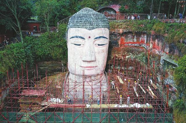 樂山大佛露出了“美過容”的臉