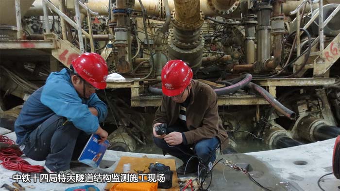 中鐵十四局特大隧道結(jié)構(gòu)監(jiān)測(cè)施工現(xiàn)場(chǎng)